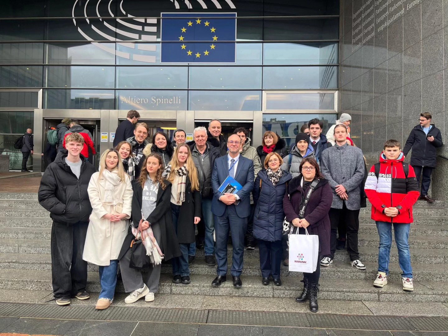 Stier u Europskom parlamentu ugostio udrugu DAR: potpora darovitim učenicima i razgovor o energetskoj neovisnosti Europe