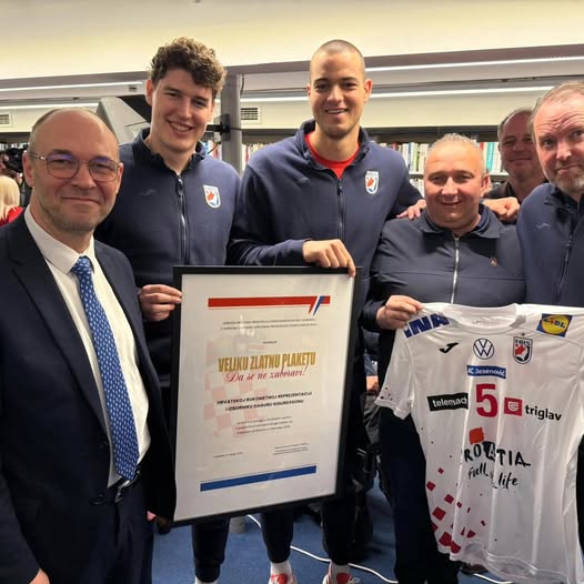Stier nazočio ceremoniji uručivanja priznanja hrvatskim rukometašima